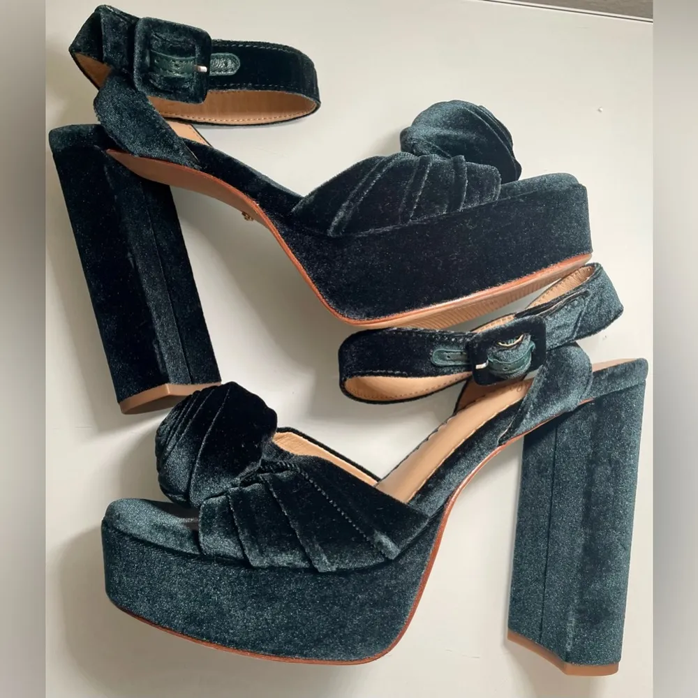 Antonio Melani x Nicola Bathie Emilia Velvet Rose Platform Dress Sandals - NWOB - Image 4