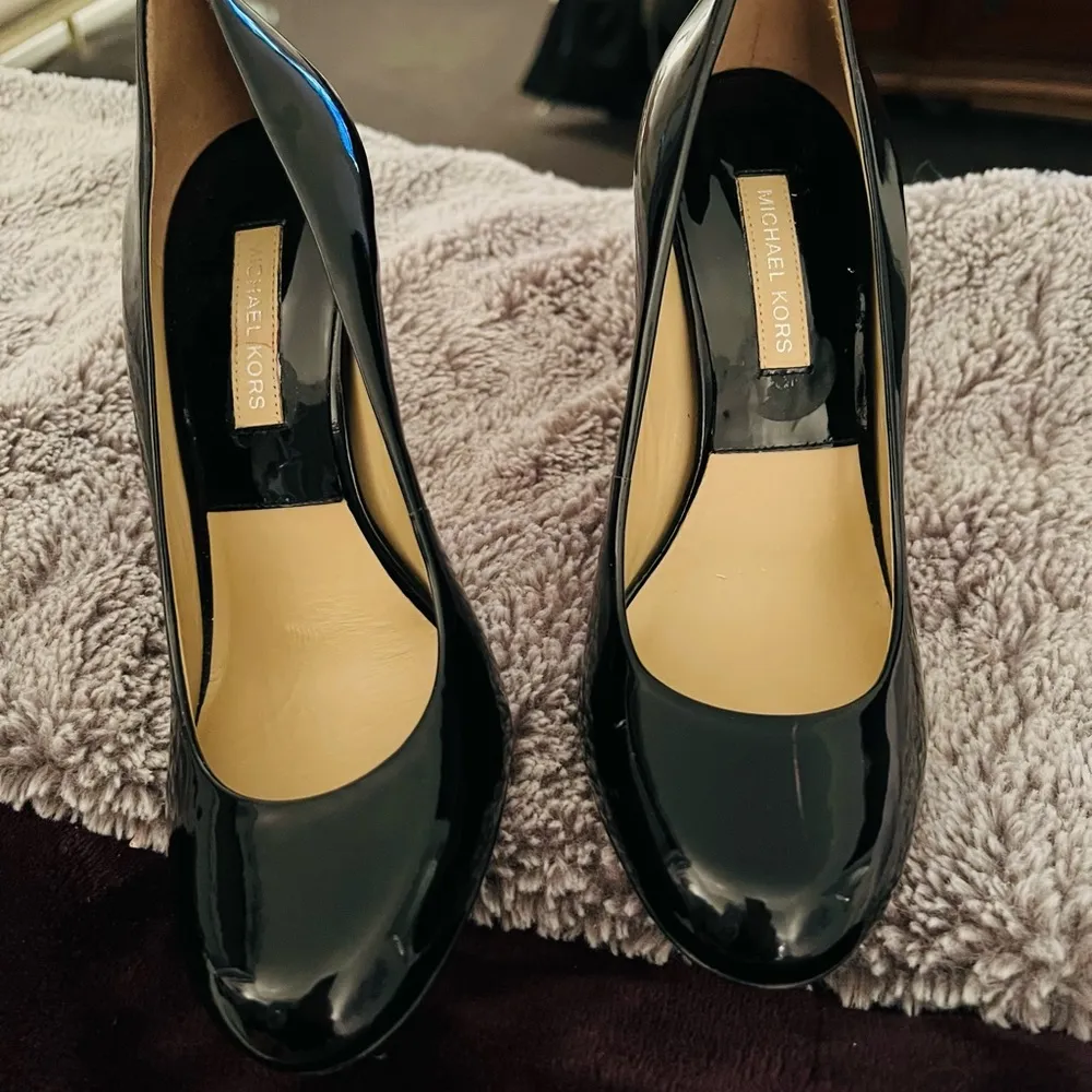 Michael Kors Black Patent High Heels - Image 7