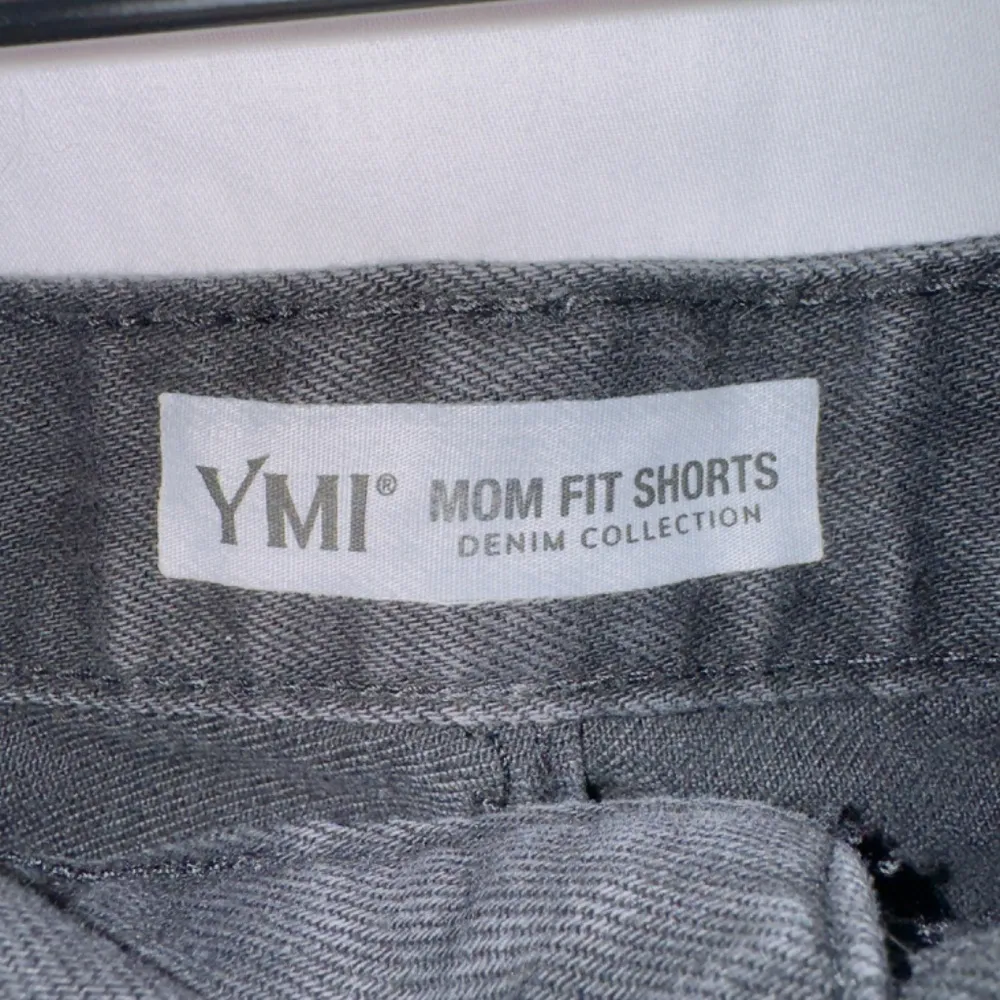 YMI Black Wash Denim High Waisted Button Fly Mom Fit Shorts size 15/32 - Image 2