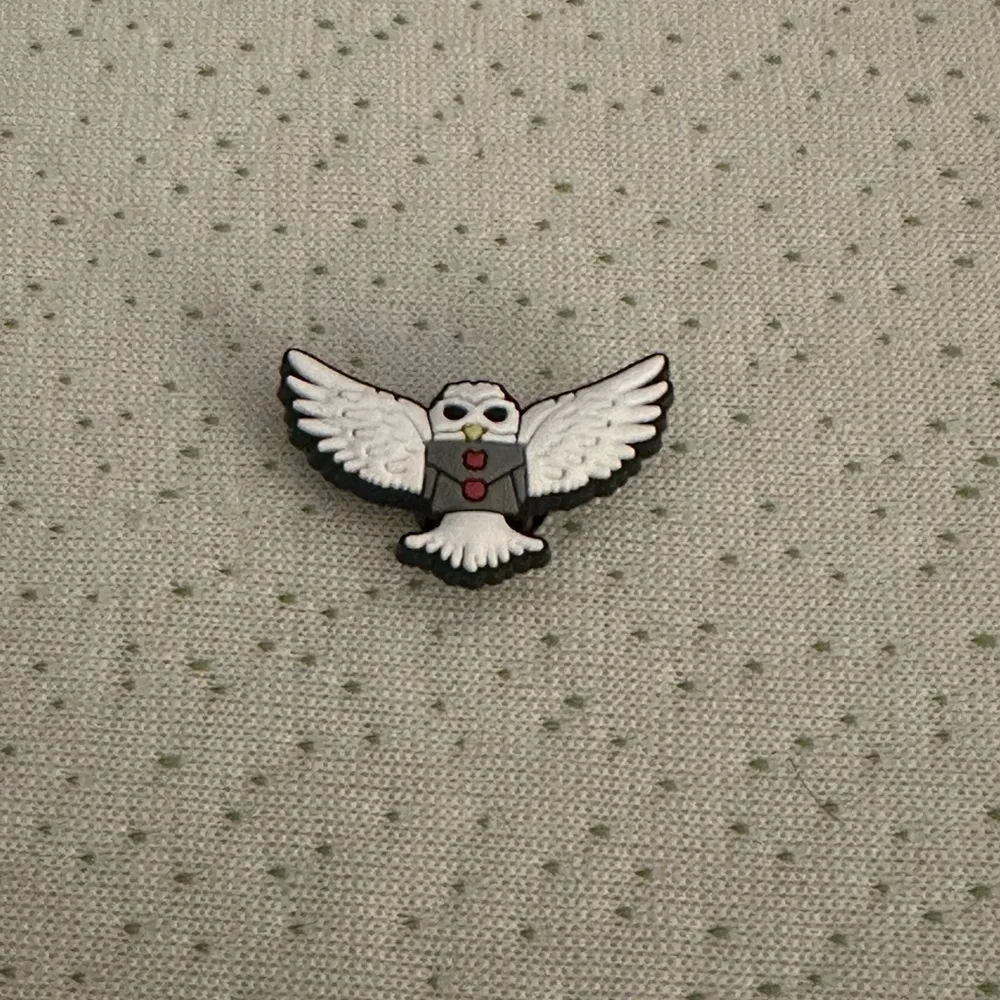 Jibbitz Mail Eagle Croc Charms NWT White Size undefined - Image 2