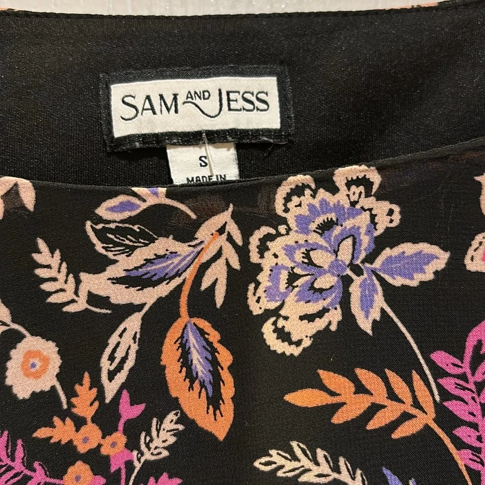 SAME AND JESS…BLACK AND PINK ORANGE AND PURPLE FLORAL BLOUSE SHEER OVERLAY LINED Black - Image 2