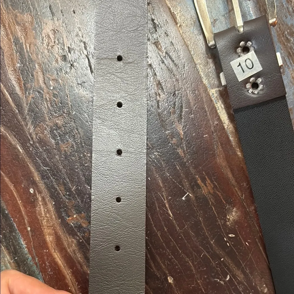 Bill Blass Woman’s Brown Leather Belt - Image 5