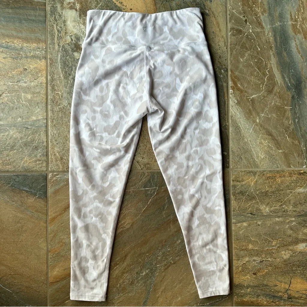 Betsey Johnson Performance Leggings White Beige Camo Print Women's Size Small - Image 3
