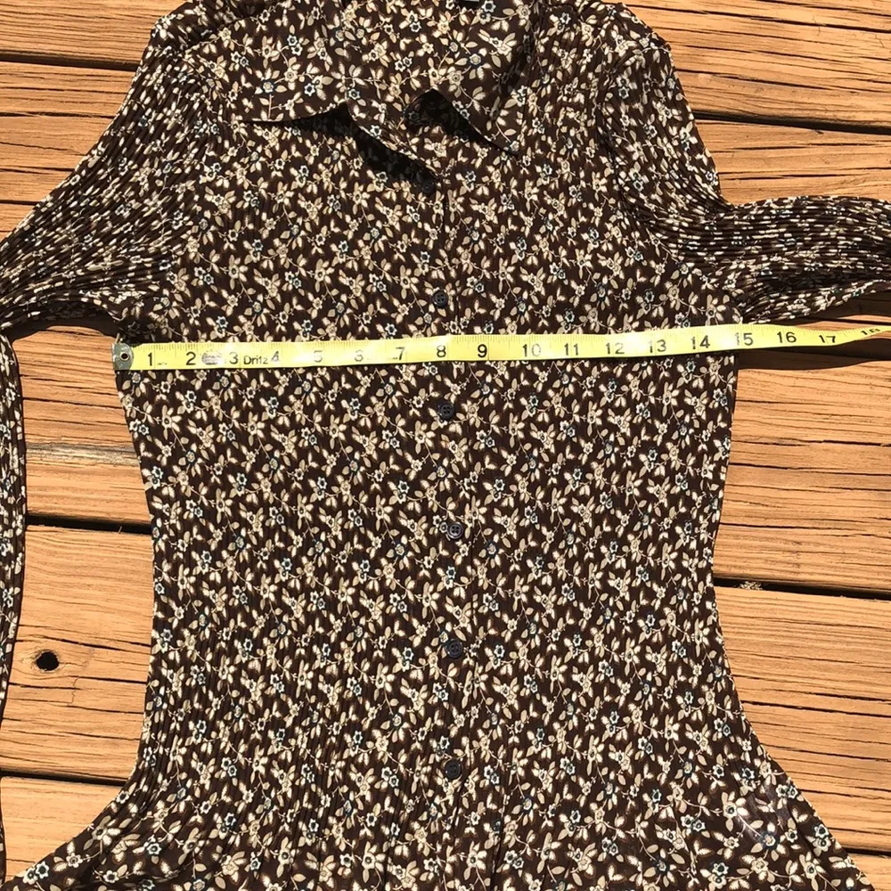 Button Front Floral Gypsy Fairy Puckered Top with Ruffled Hem Bell Sleeve Sz S - Image 4