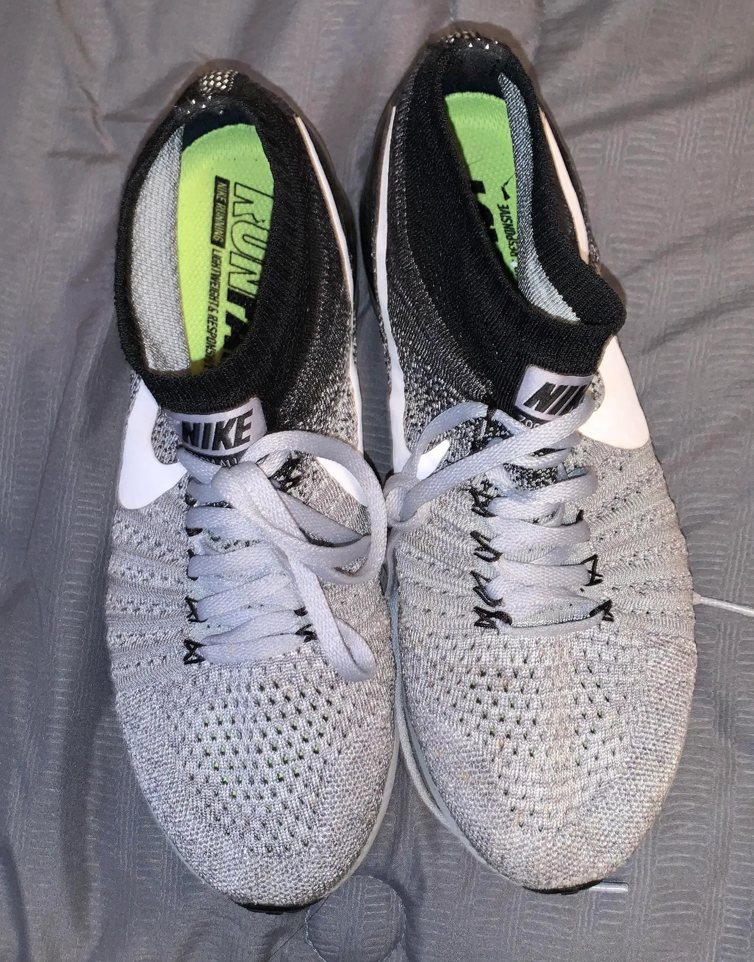 Nike Tennis Shoes - Image 3