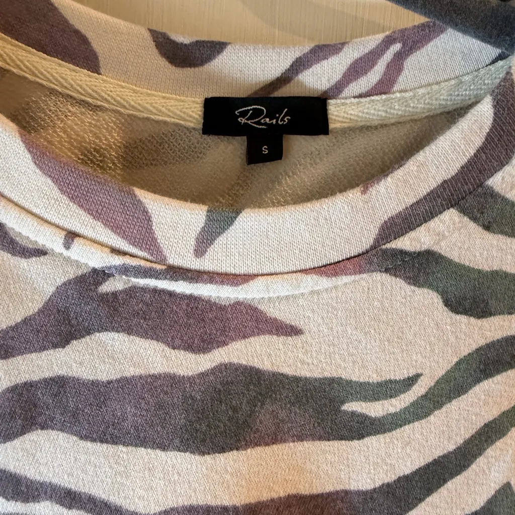 Rails Marlo Ivory Gradient Tiger Stripe Sweatshirt Size Small - Image 4