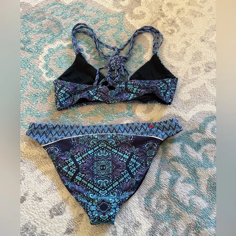 Red Carter  Teal and Black Patterned Bikini - Image 2