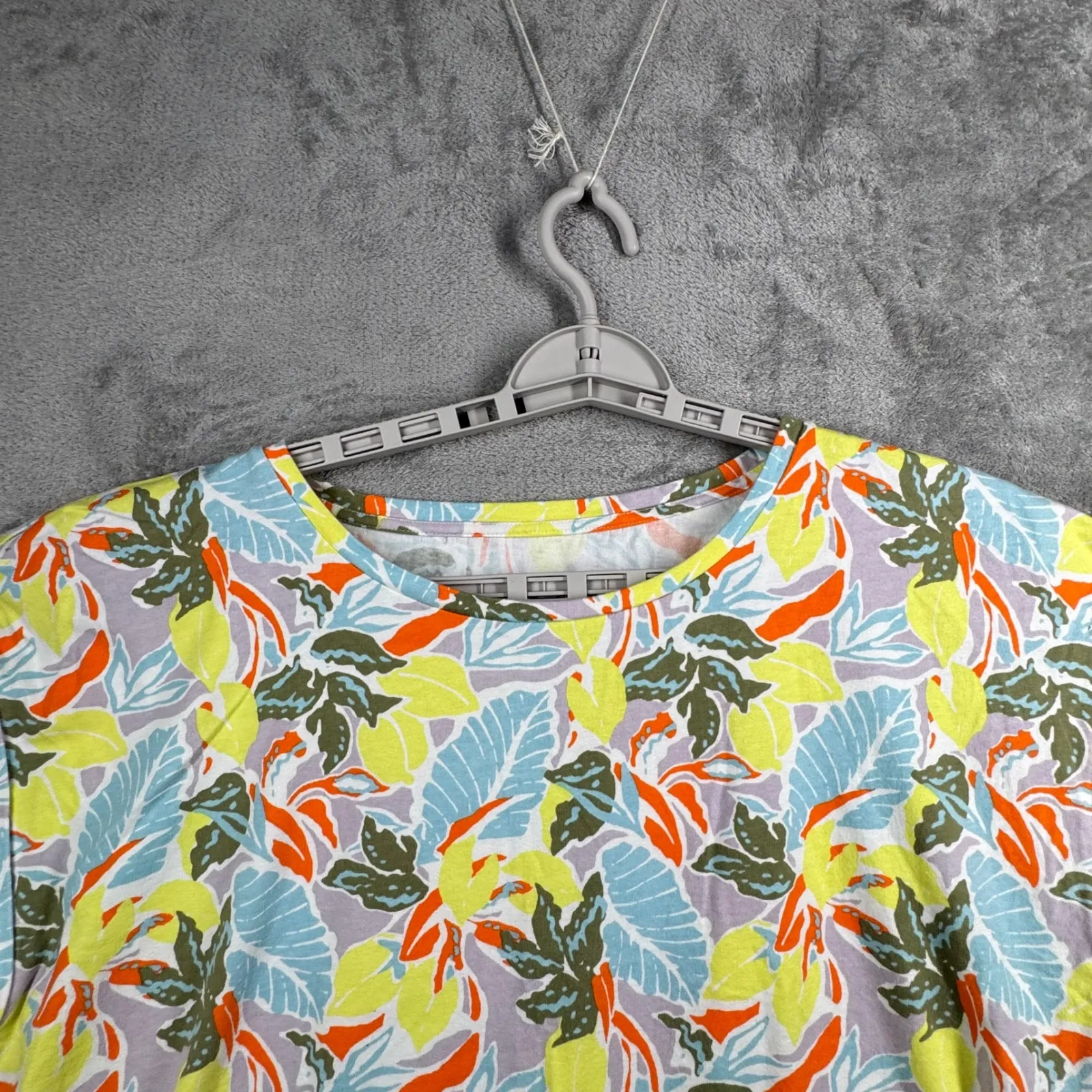 LL Bean Signature Tee XL Tropical Leaf Print Shirt Top Colorful Spring Summer Yellow - Image 4