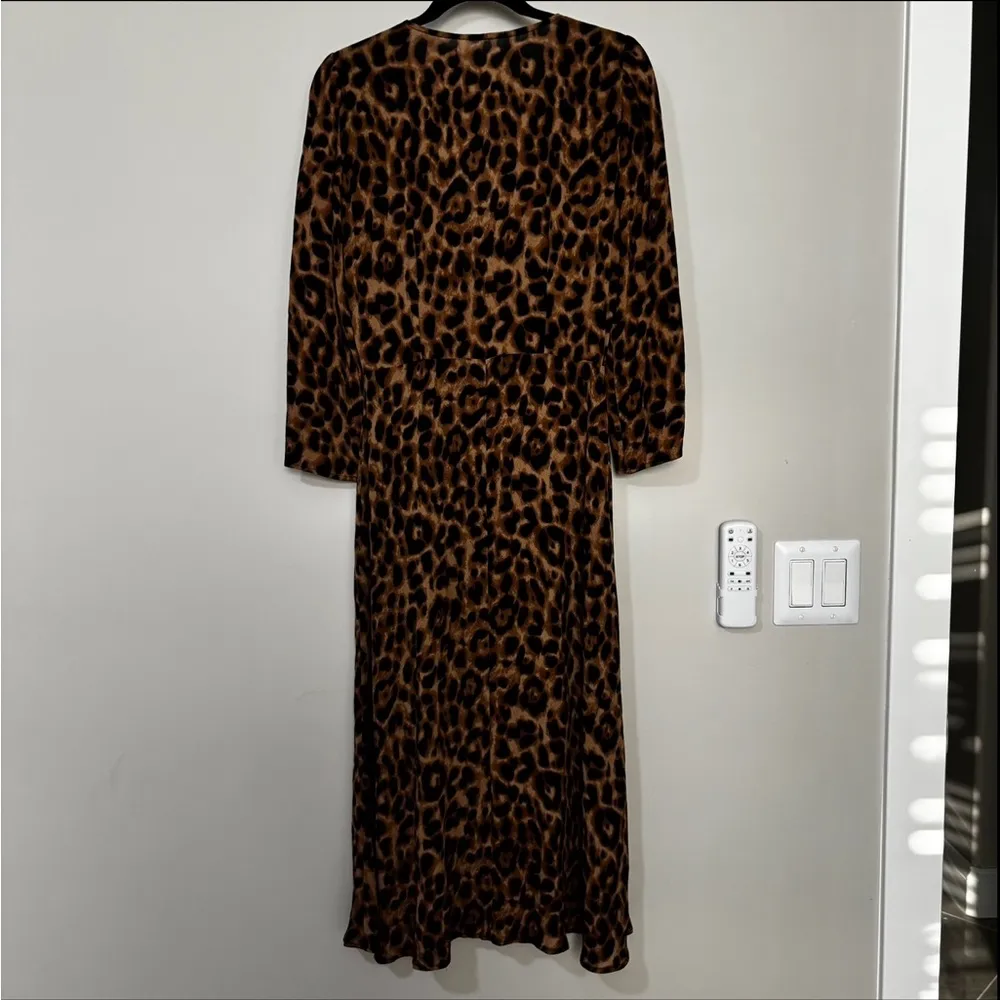 Reformation Alma Front Button Crepe V-neck Dress Size 6 Cheetah Print - Image 5