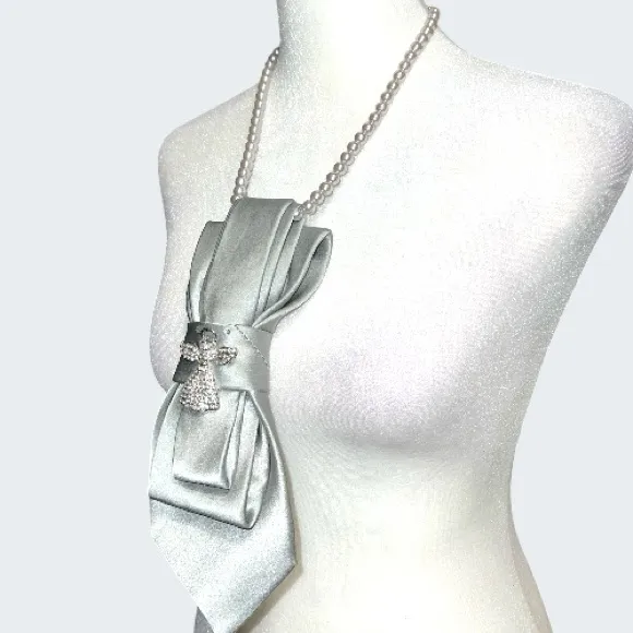 “Dainty Dapper”Elegant Silver necktie necklace with angel brooch - Image 4