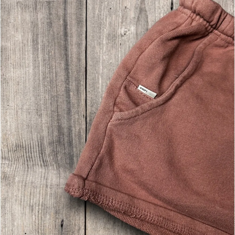 Women’s XS Vuori sunny side shorts - Image 4