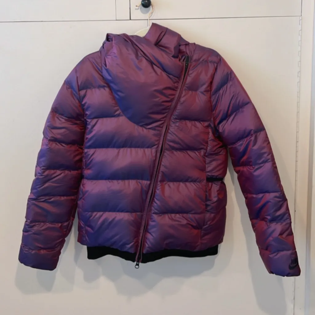 Nwot Nike Sportwear Down Filled Puffer Jacket in Metallic Purple Size Small - Image 3