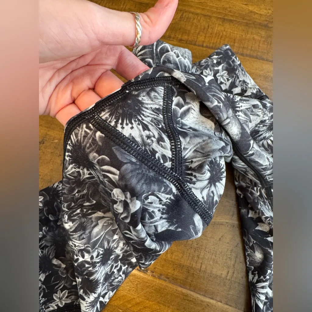 LULULEMON Flowabunga floral crop Capri legging - Image 9