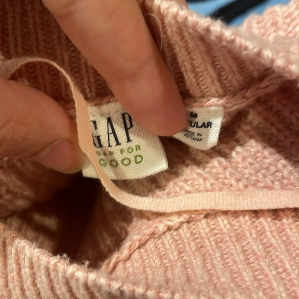 GAP Pink Crew Neck Sweater Soft Knit Casual Size Medium - Image 3