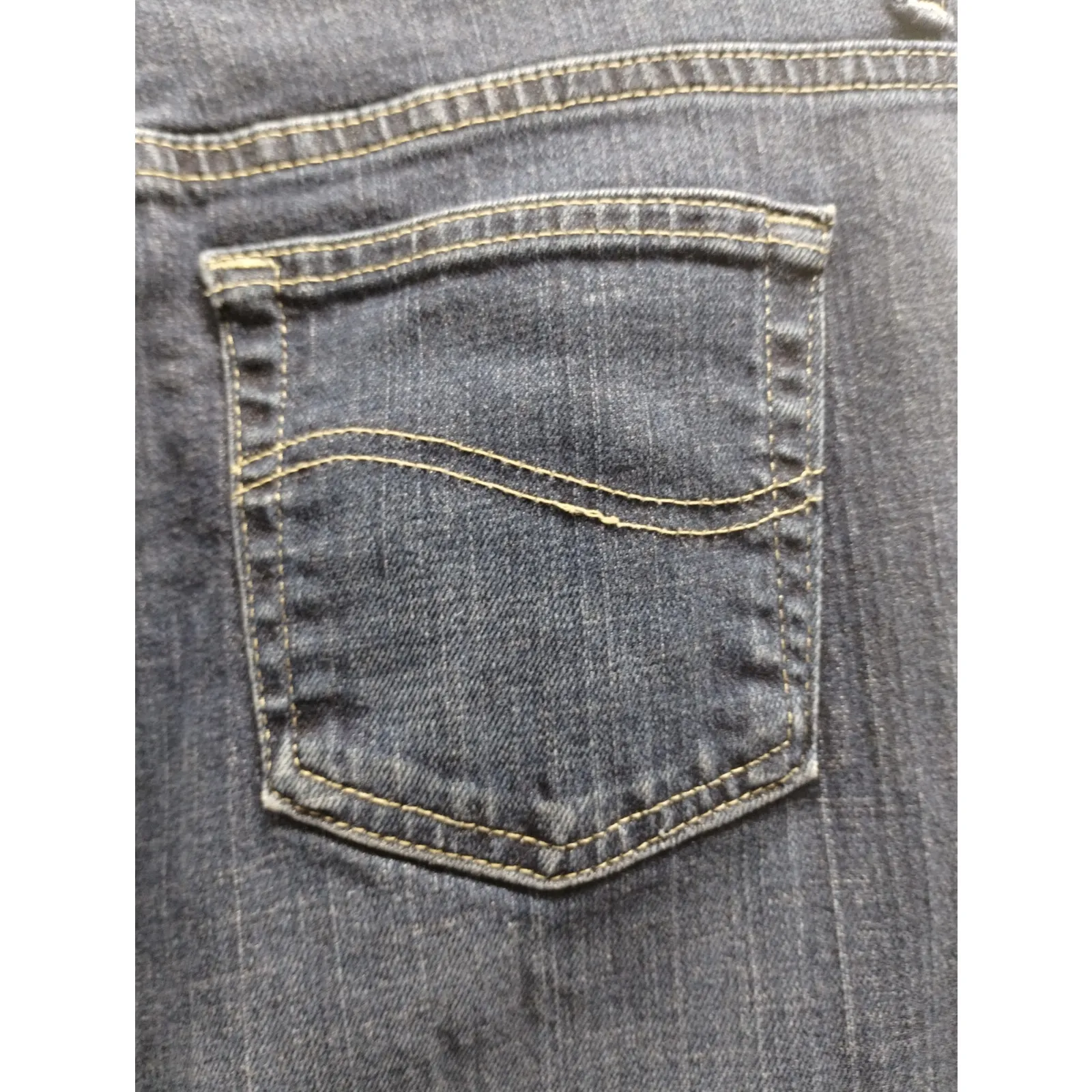 Lee Women's Size 8 Medium Relaxed Bootcut At The Waist Dark Wash Blue Jeans - Image 3