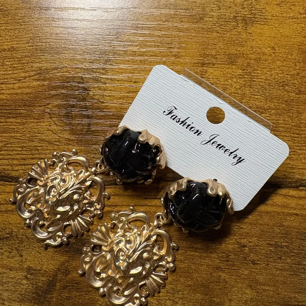 Black resin lion motif statement earrings vintage style heavy design new Gold - Image 3