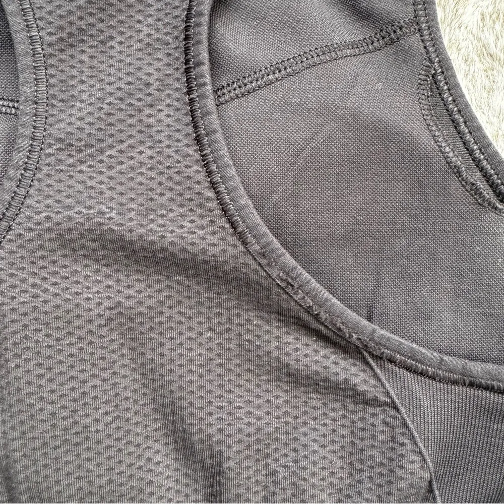 Lululemon Ebb To Train Bra Sz 4 - Image 6