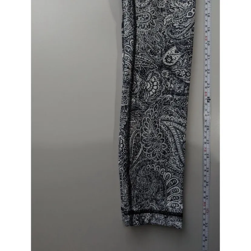$98 Lululemon High Times Pant leggings in Antique Paisley White Black size 2 - Image 13