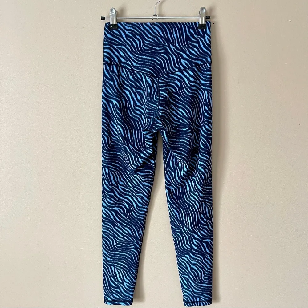 OFFLINE BY AERIE | Blue High Waisted Zebra Print Leggings Sz M - Image 4