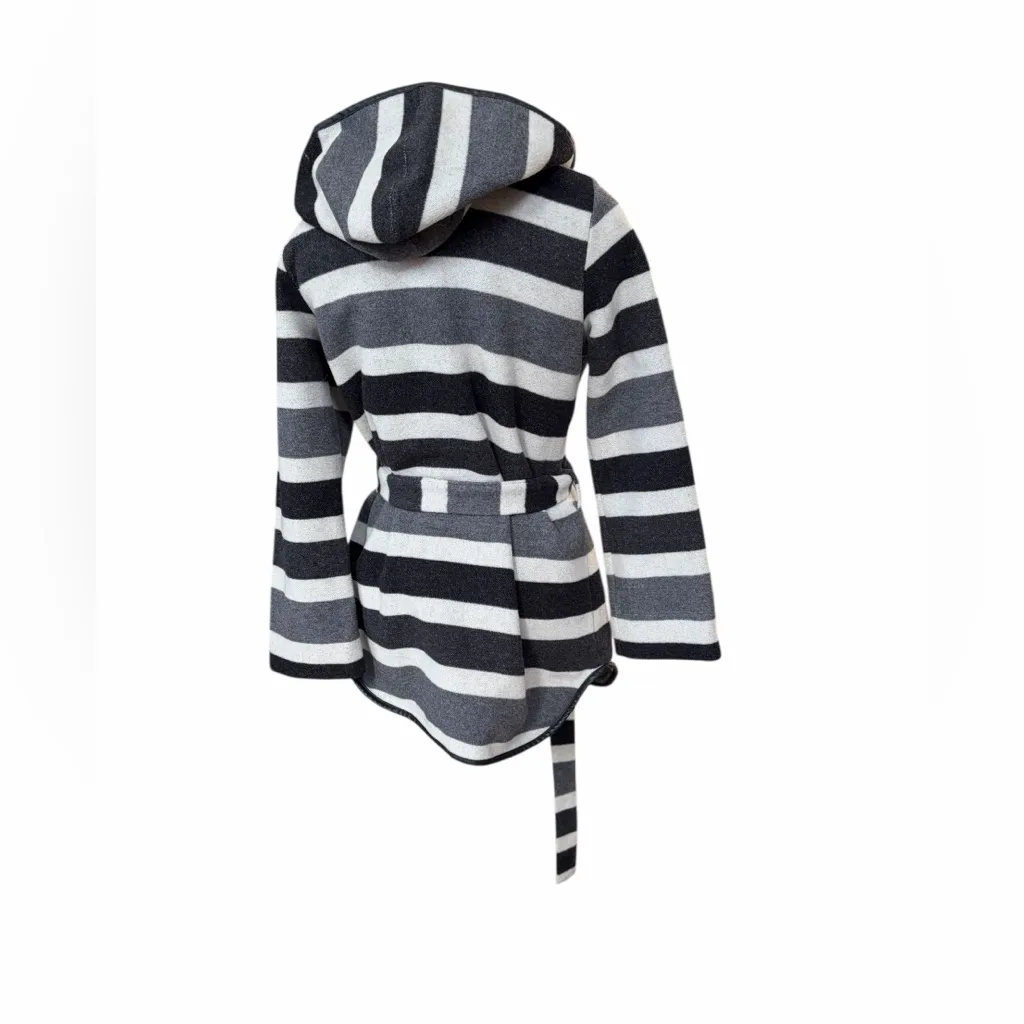 Smartwool Nakoni Black and Gray Striped wrap coat size medium - Image 4