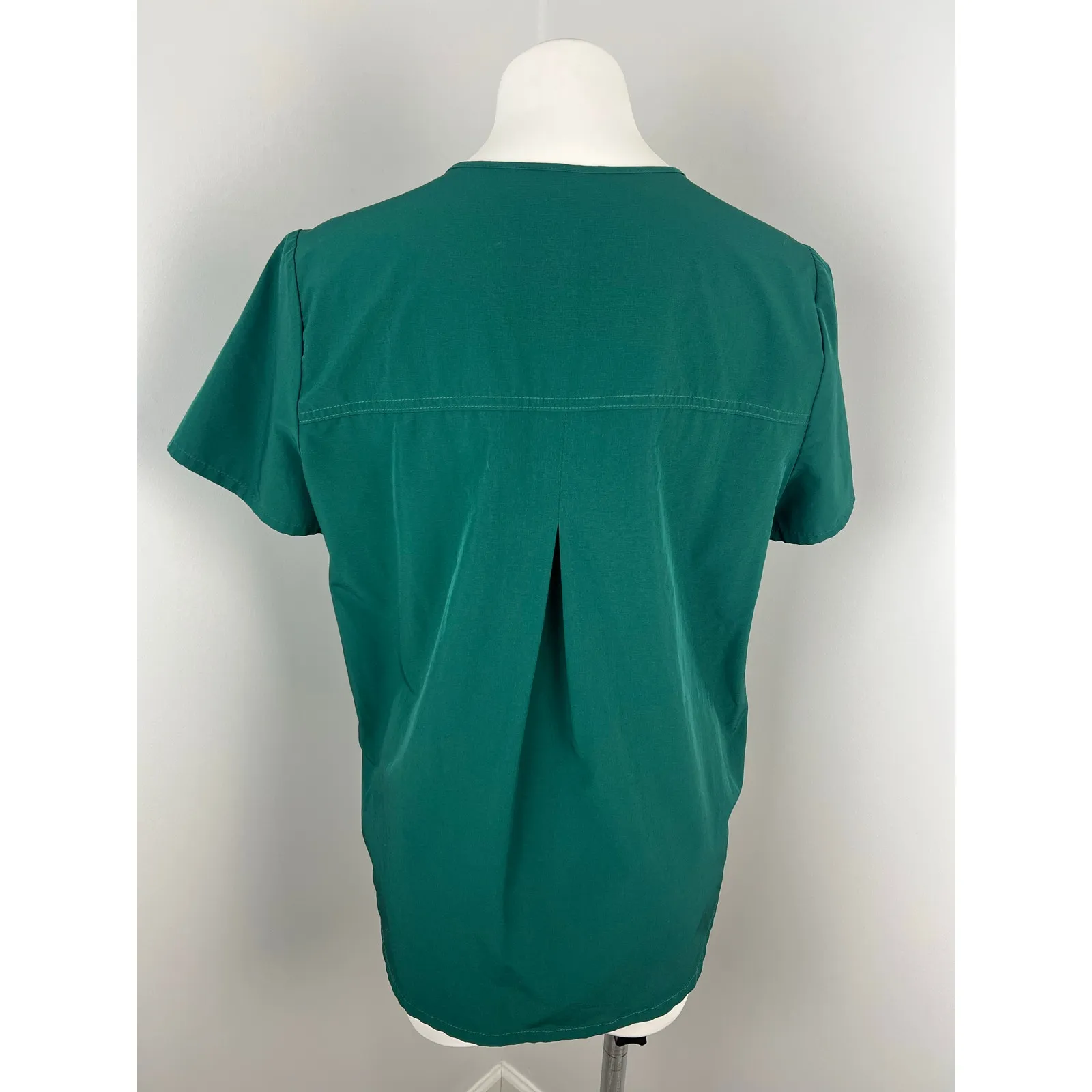 Women's Figs Short Sleeve Scrub Top in Hunter Green Medium - Image 3