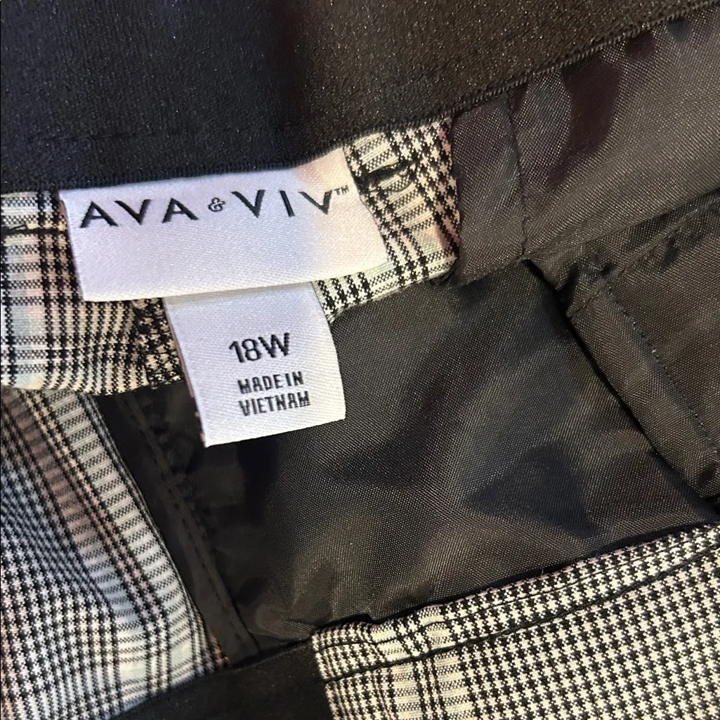 Ava & Viv Women's Gray Plaid Cropped Pants NWT - Image 12