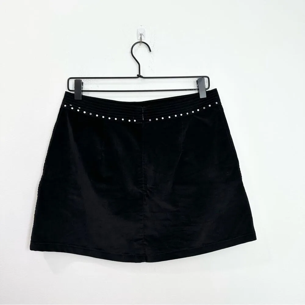 Abercrombie & Fitch Studded Black Velvet Mini Skirt size 8 - Image 3