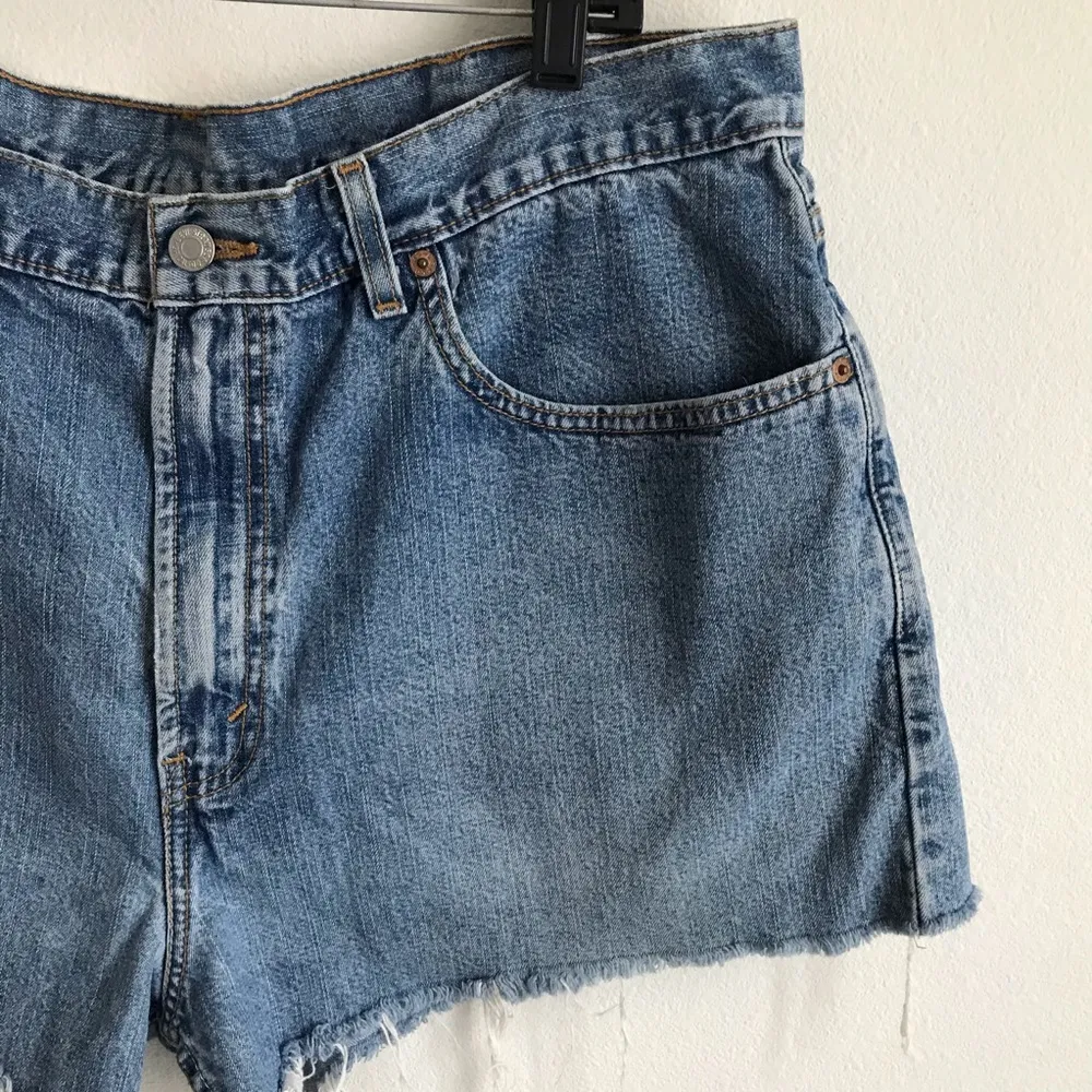 Levi’s 569 Raw Hem Denim Cut Off Shorts - Image 3