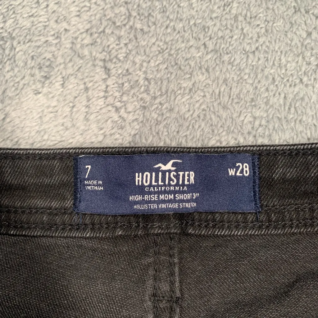 Hollister Women's black Distressed Jean Shorts high rise mom 3” - Image 4