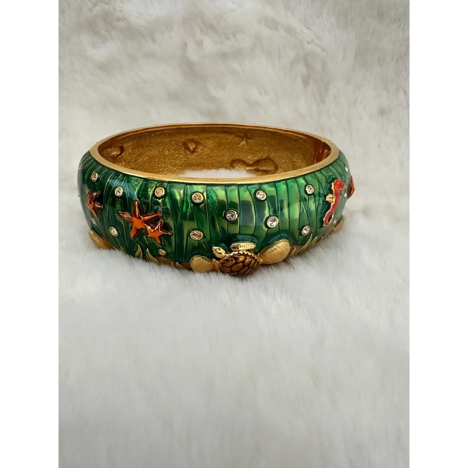 Met Museum MMA Sea Life Enamel Cuff Bracelet Turtle Starfish Ocean Gold Tone Green - Image 2
