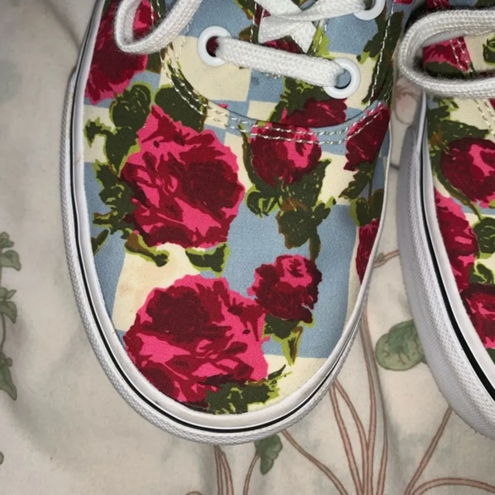 Vans Women's Doheny Checker Floral Multicolor Shoe - Image 2