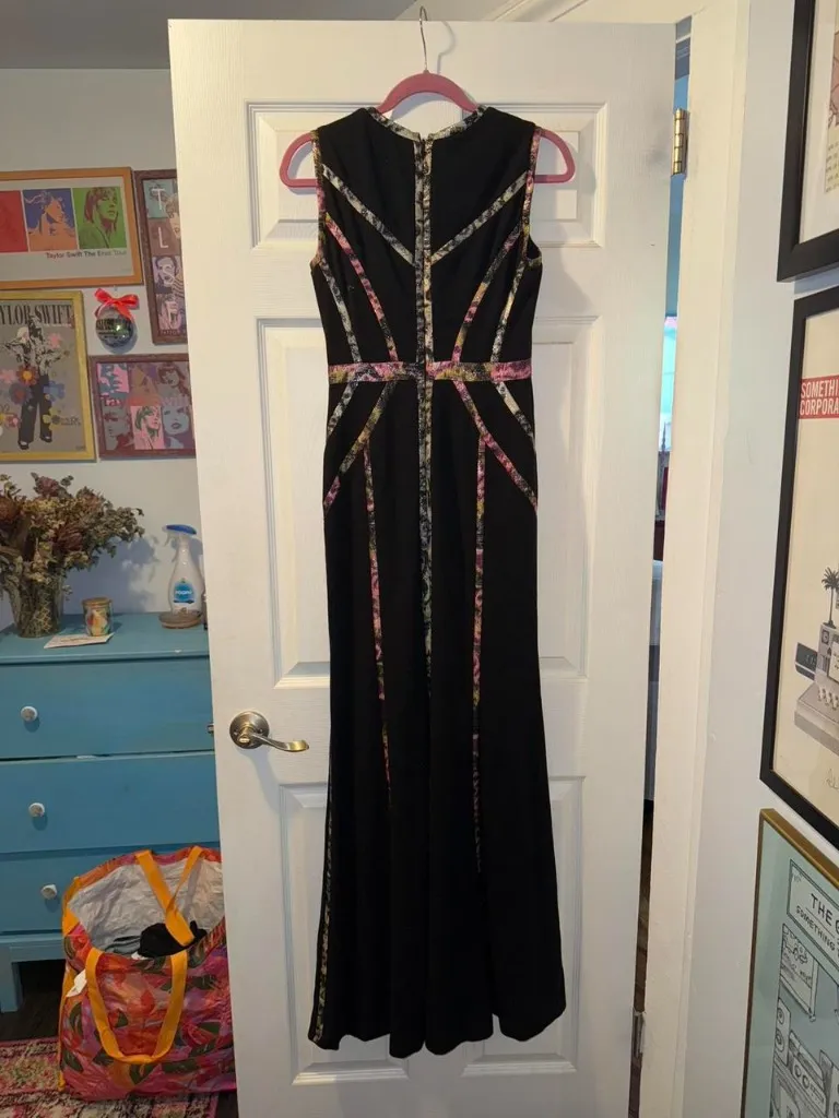 BCBGMAXAZRIA Women's Hilaria V-Neck Evening Gown - Image 5