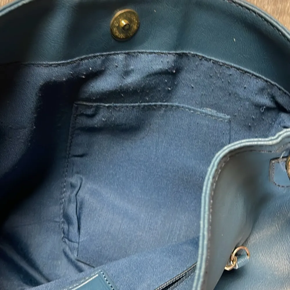 Relic  Shoulder Bag - Image 12