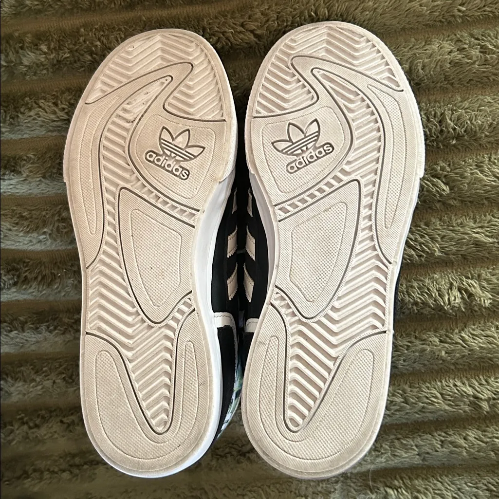 Adidas Extaball High-top sneaker with multicolor butterfly print. - Image 6