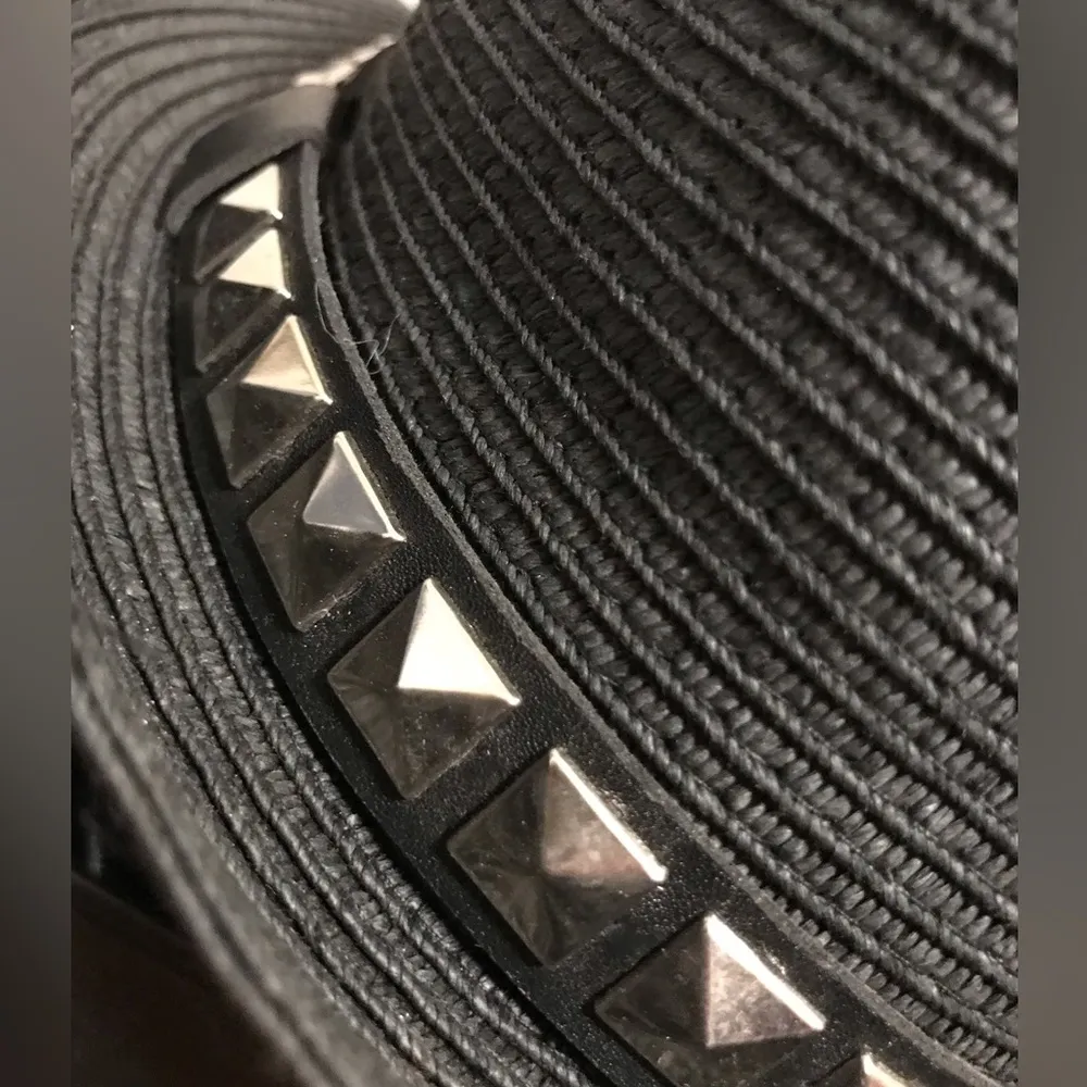 unisex short brim studded hat in black - Image 5