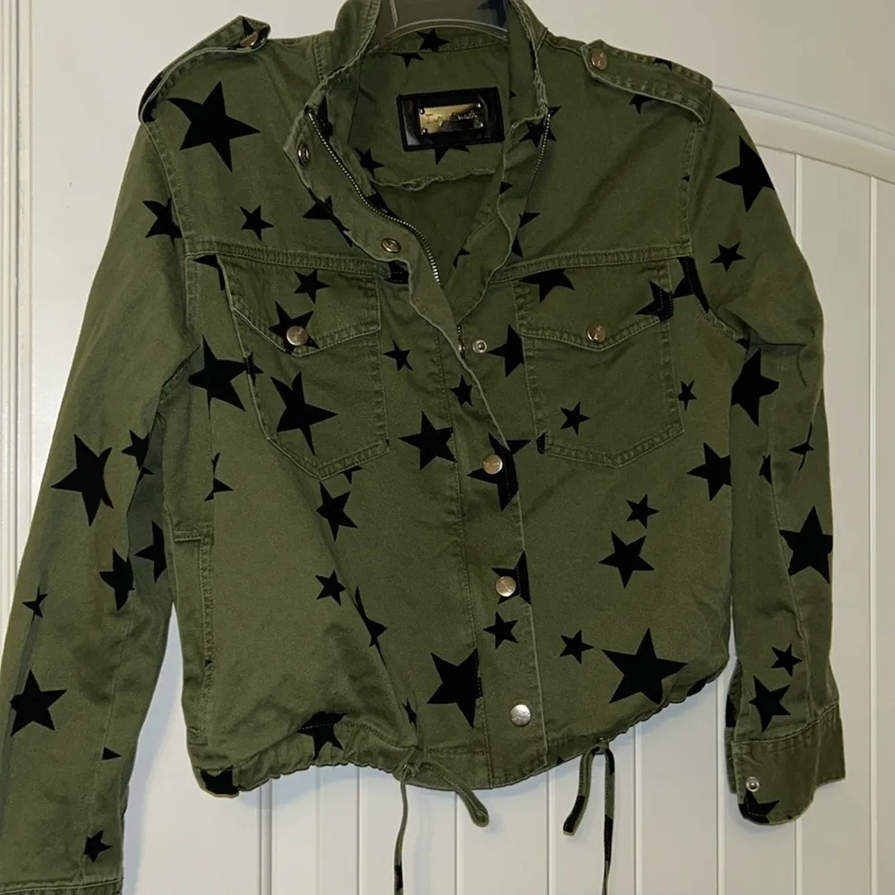 Indigo Saints Women’s Olive Green Star Jacket With Hidden Zipper Size Medium NWT - Image 3