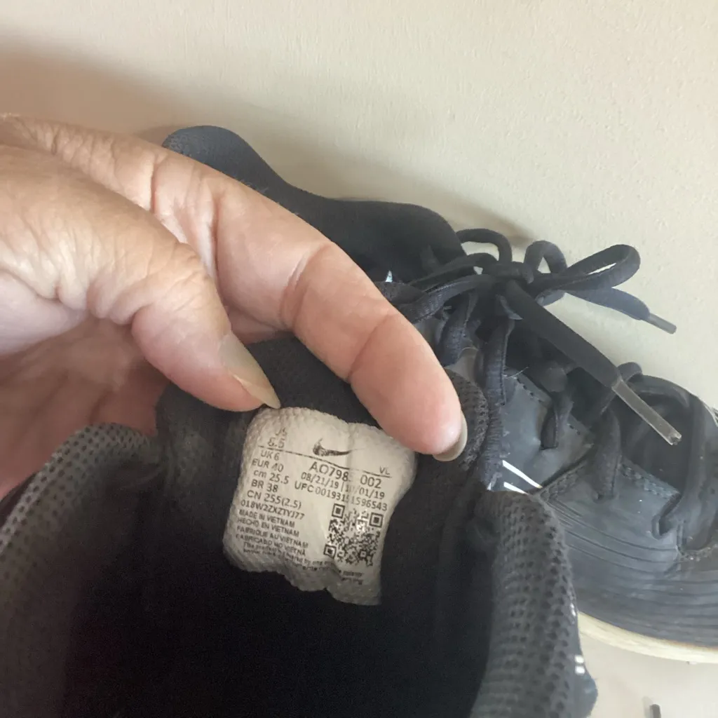 Nike Black and White softball  Cleats size 6.5 - Image 10