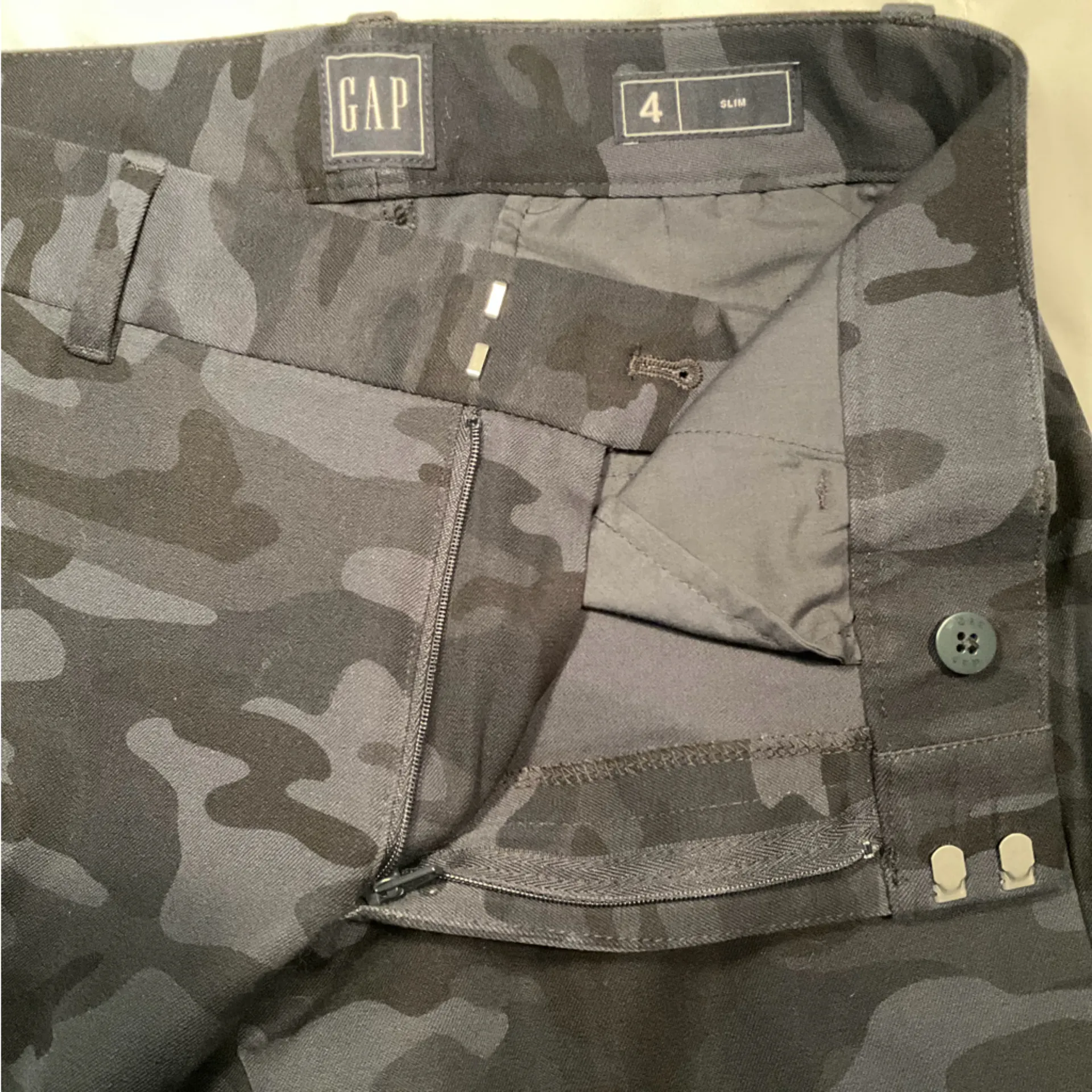 GAP Gray Black Camo Stretch Pants Slim Fit Cotton Blend Size 4 Women’s - Image 4