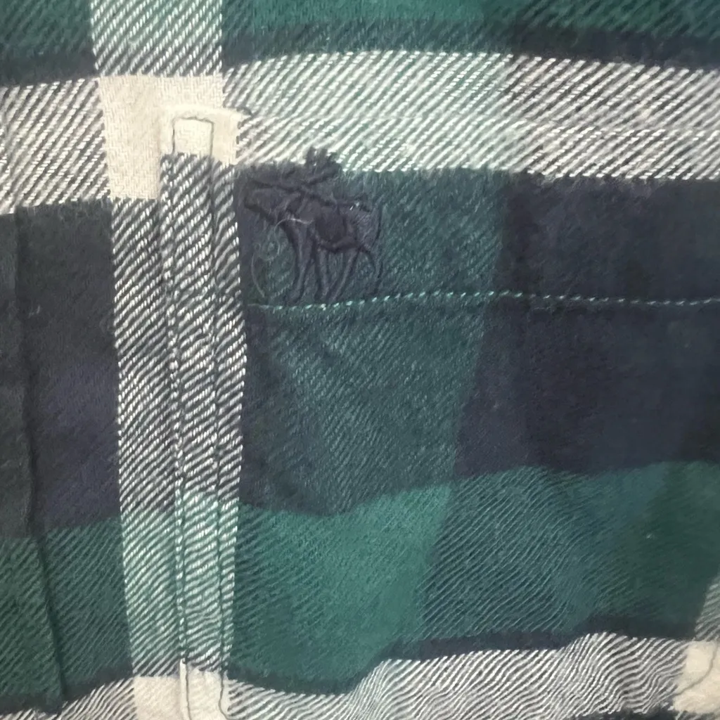 Abercrombie & Fitch green flannel button up 
Size 13/14 kids or small adult‎ - Image 3