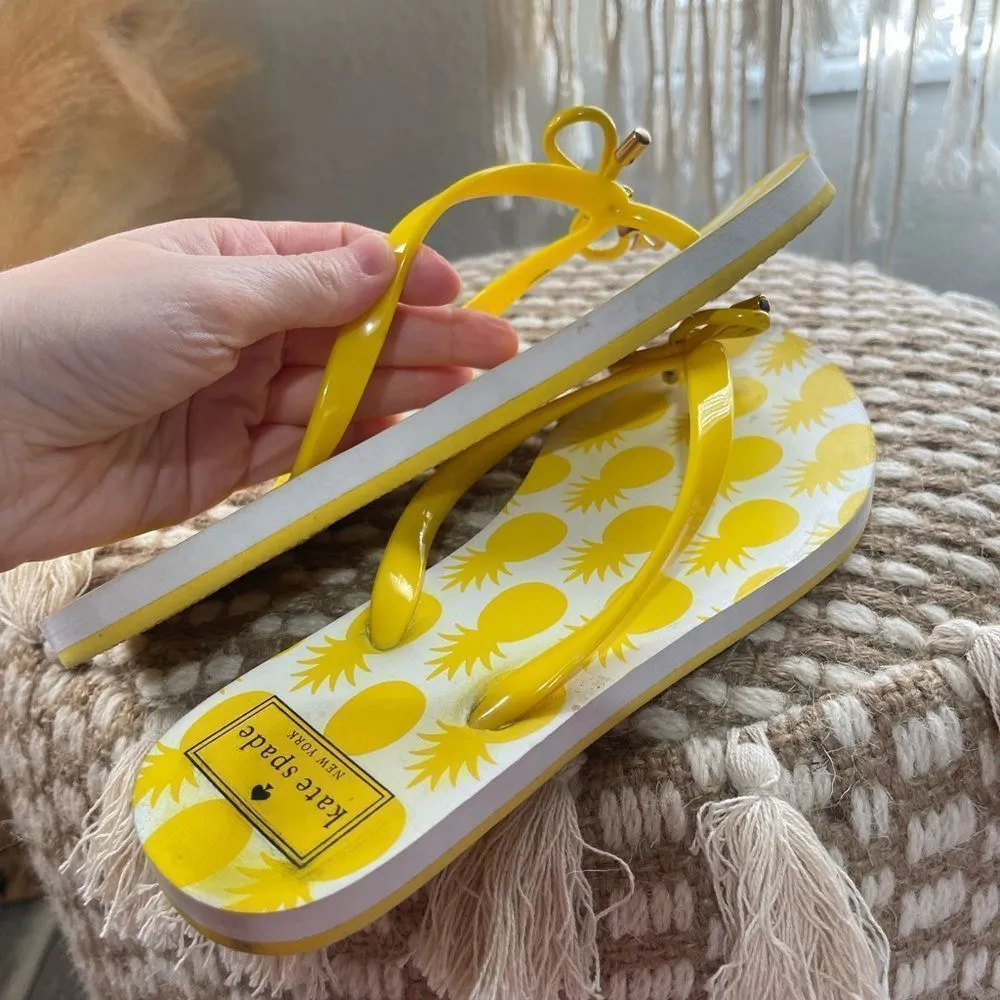 Kate Spade Nova Yellow White Pineapple 🍍 Bow Flip Flops Sandals - Image 5