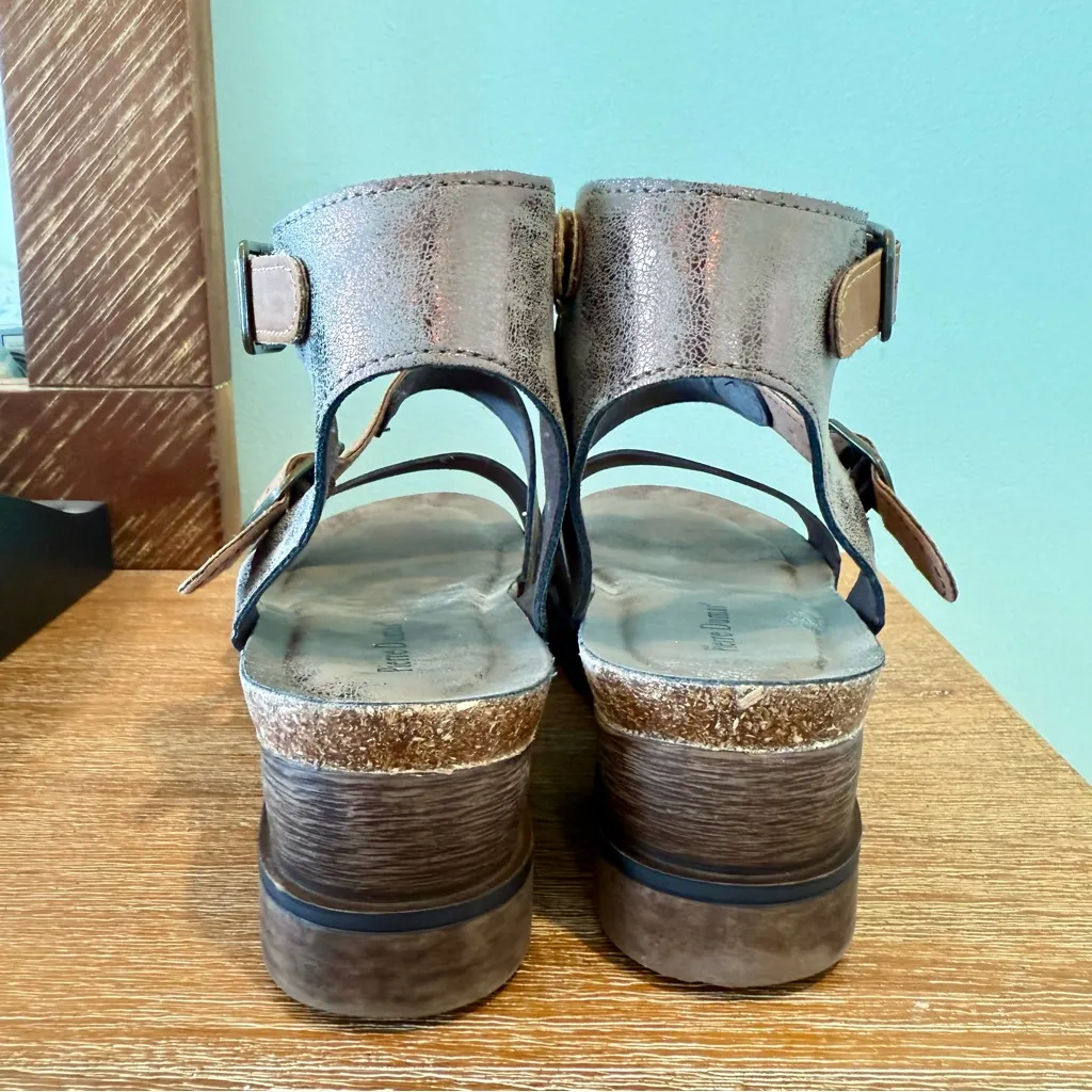 EUC Pierre Dumas Lisle Platform Strappy Sandals 8 Comfy 2.5” - Image 10