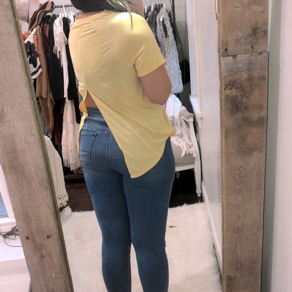 JOYLAB size medium yellow open back athletic top - Image 3