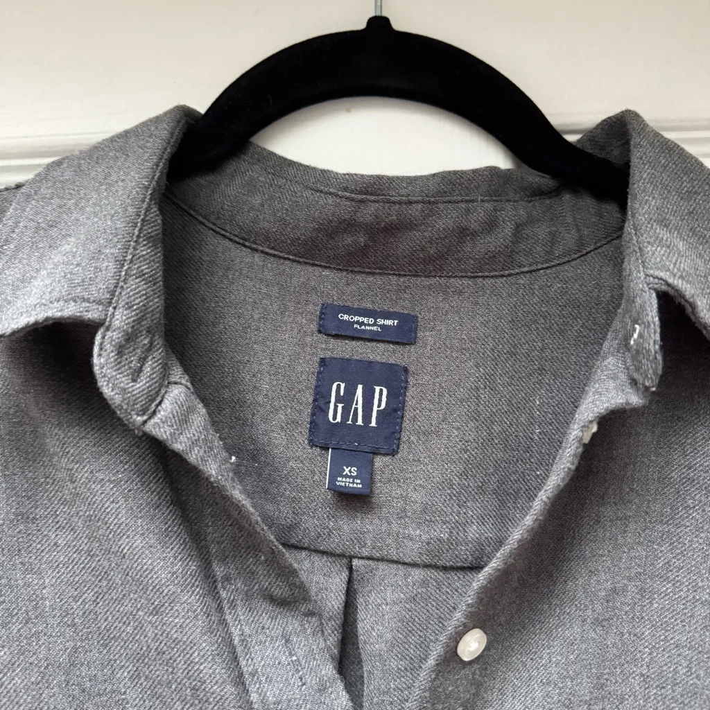 Gap Cropped Button Front Flannel Shirt, size XS - Image 3