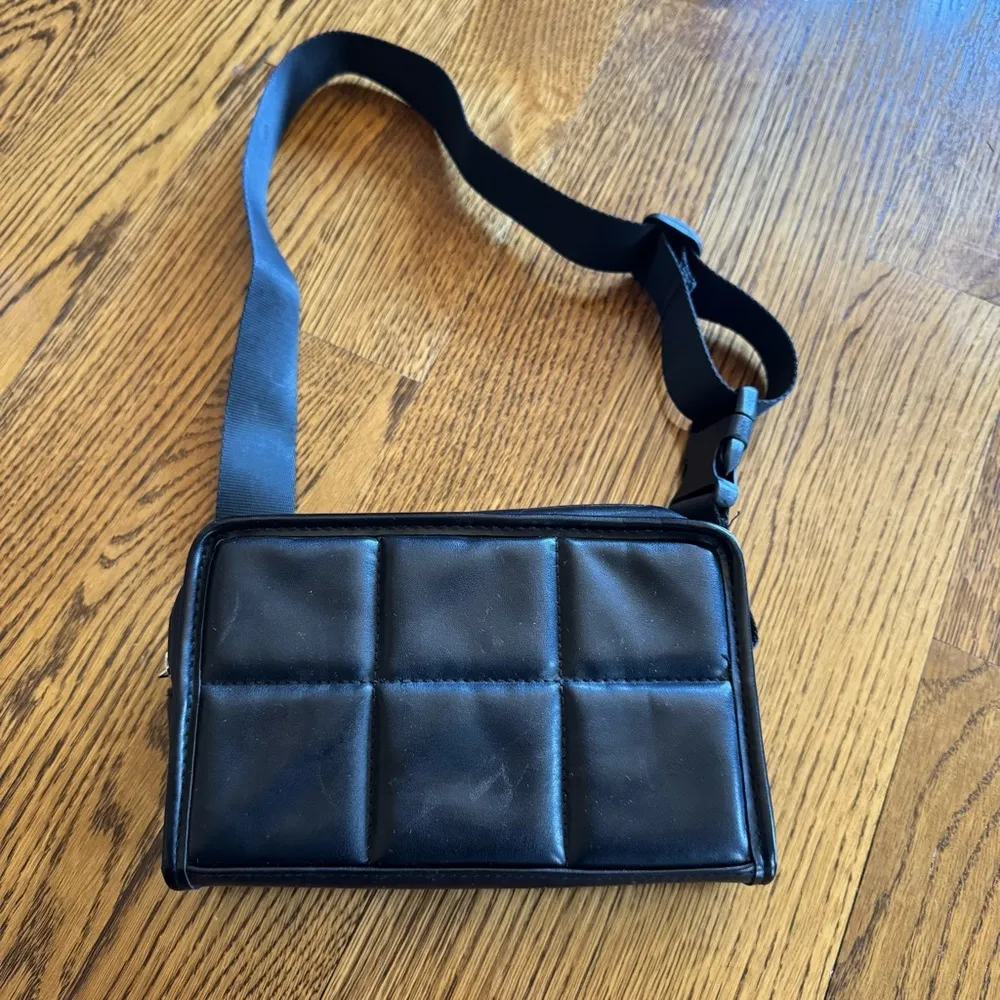 Amanda Uprichard New York black quilted fanny pack - Image 3