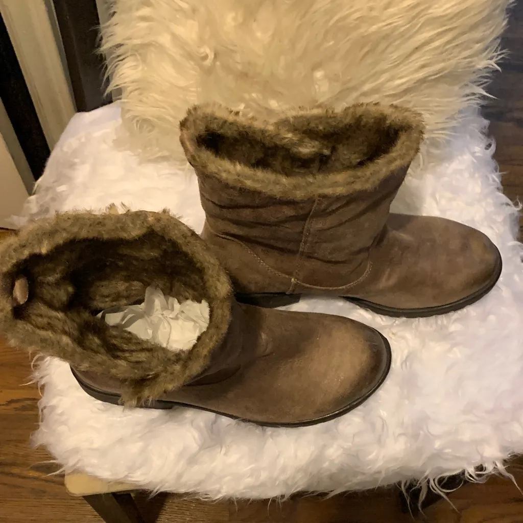 Candie's Tan Fur - Image 2