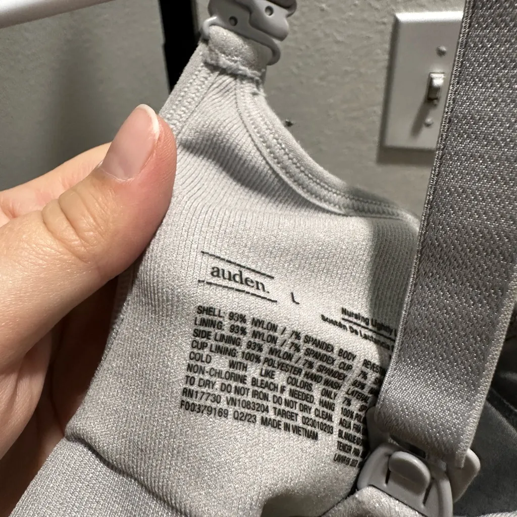 Auden size large maternity bra - Image 4