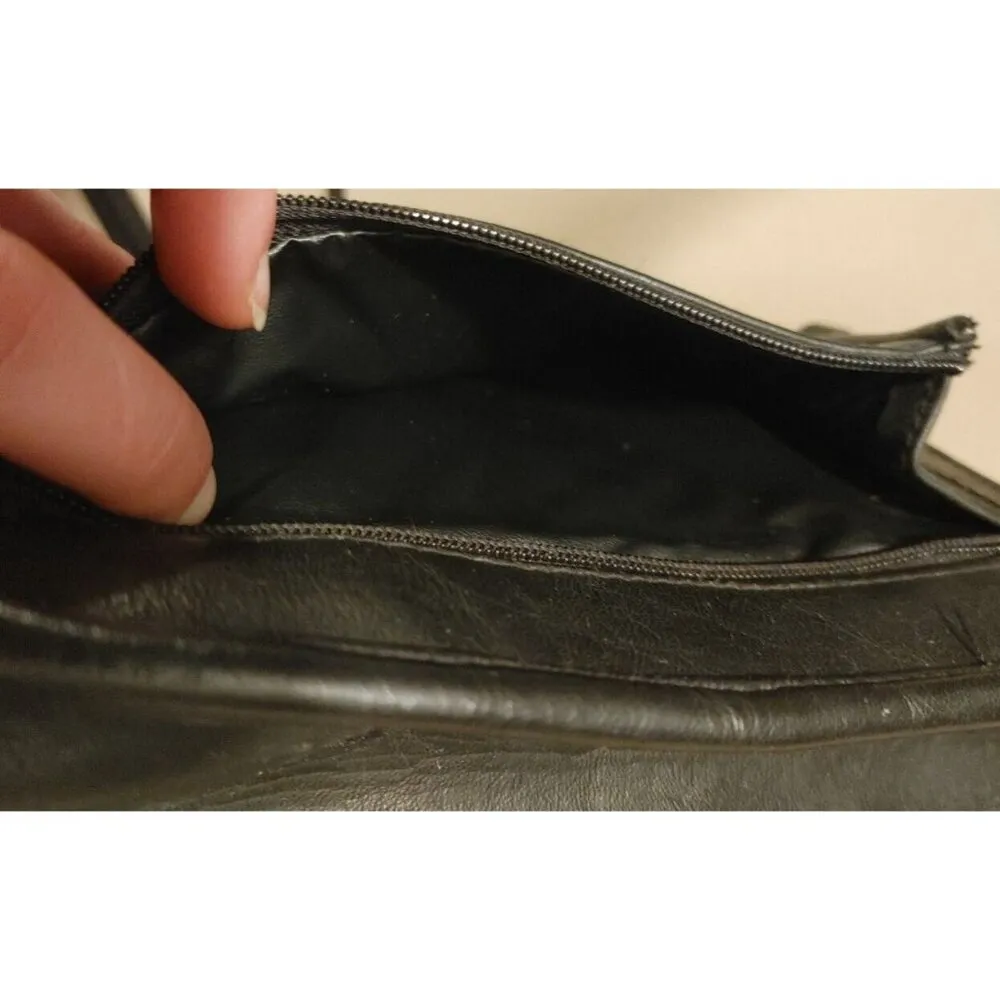 Metro Crossbody Travel Bag Black Kiss Lock Coin Pouch Vintage Medium Size - Image 8