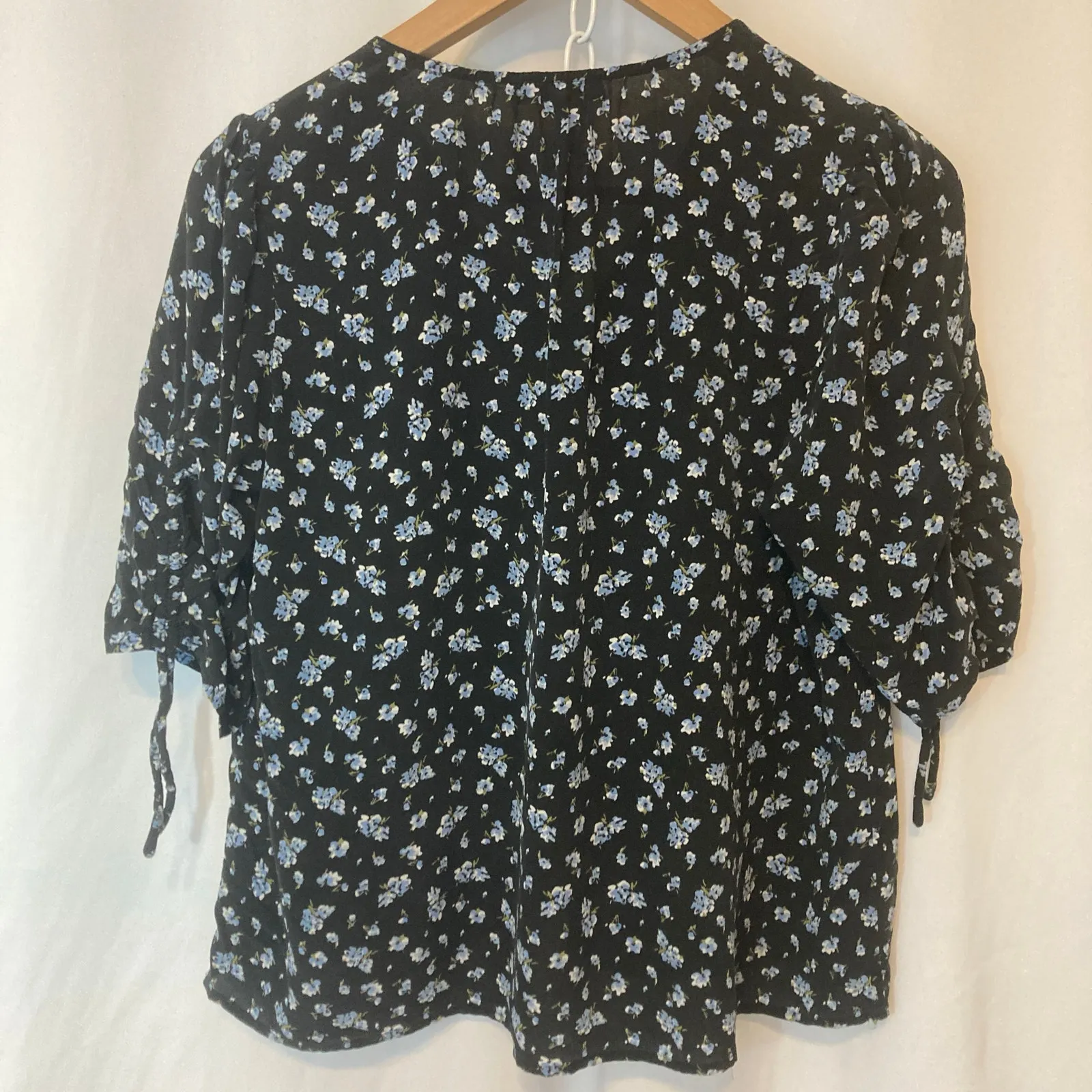 Madewell Blue Prairie Floral Short Half Sleeves Gathered Tie V-Neck Blouse Top - Image 8
