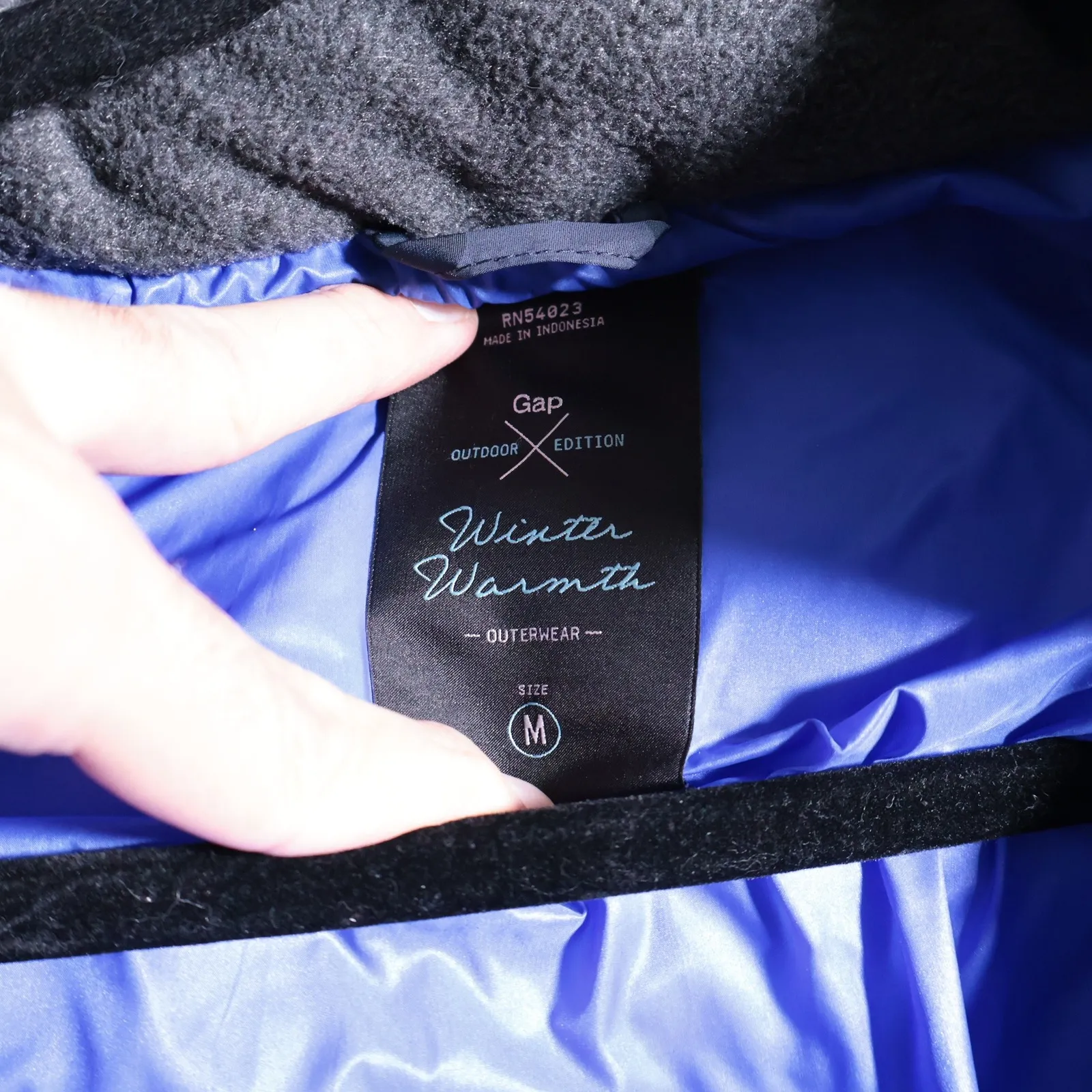 Gap Outdoor Edition Winter Warmth Puffer Jacket Hooded Faux Fur Trim Navy Camo M - Image 3