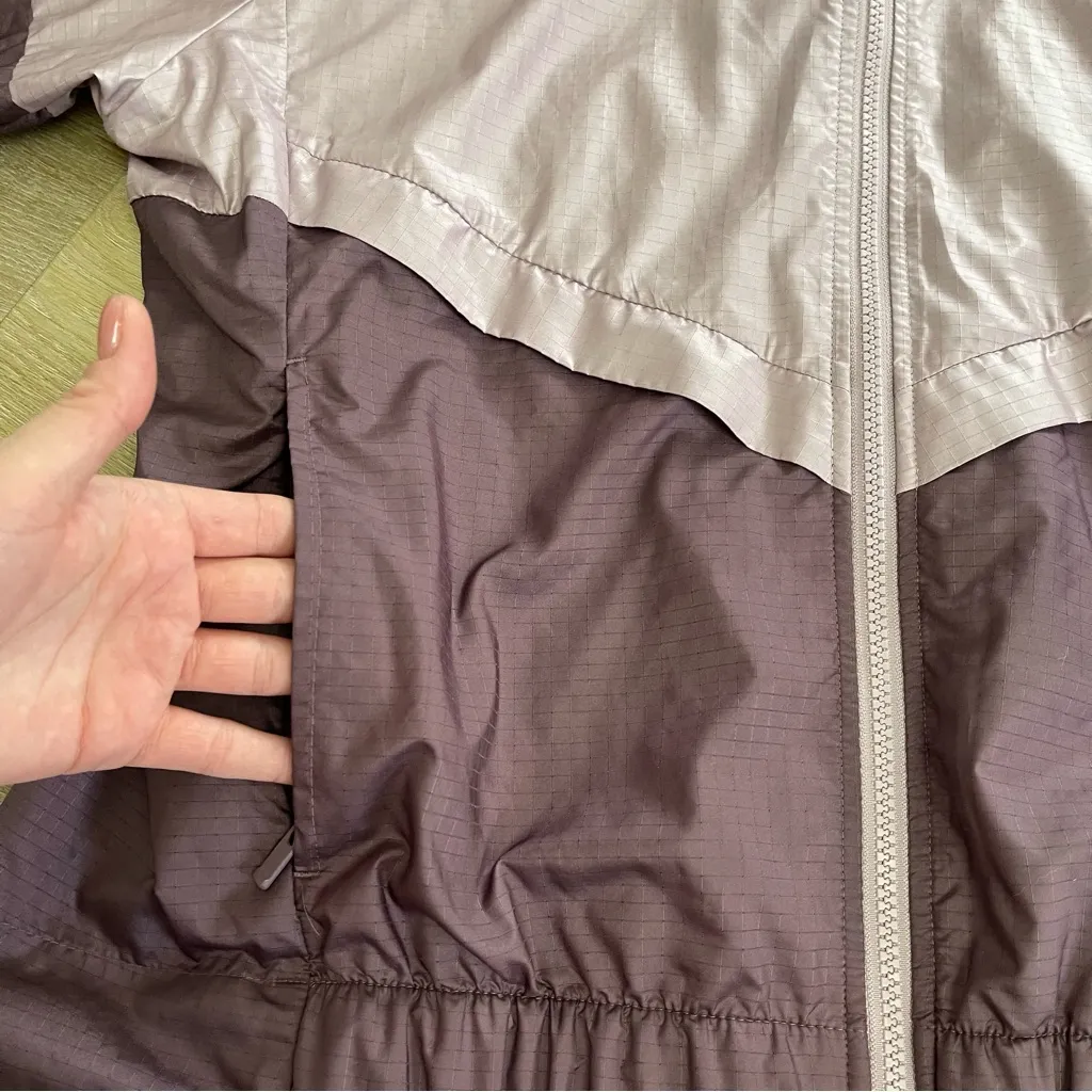 Nike Sportswear Windrunner Women's Jacket in a two-toned purple/plum - Image 3